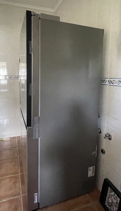 Frigorífico LG Side-by-Side Novo – Inox, Dispensador de Água – 1.300€