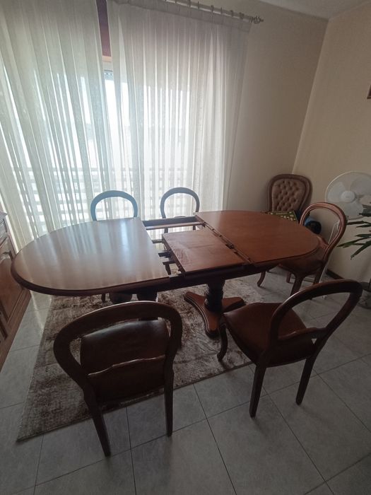 Mobília de Sala em Madeira: Armario + Mesa e 5 cadeiras