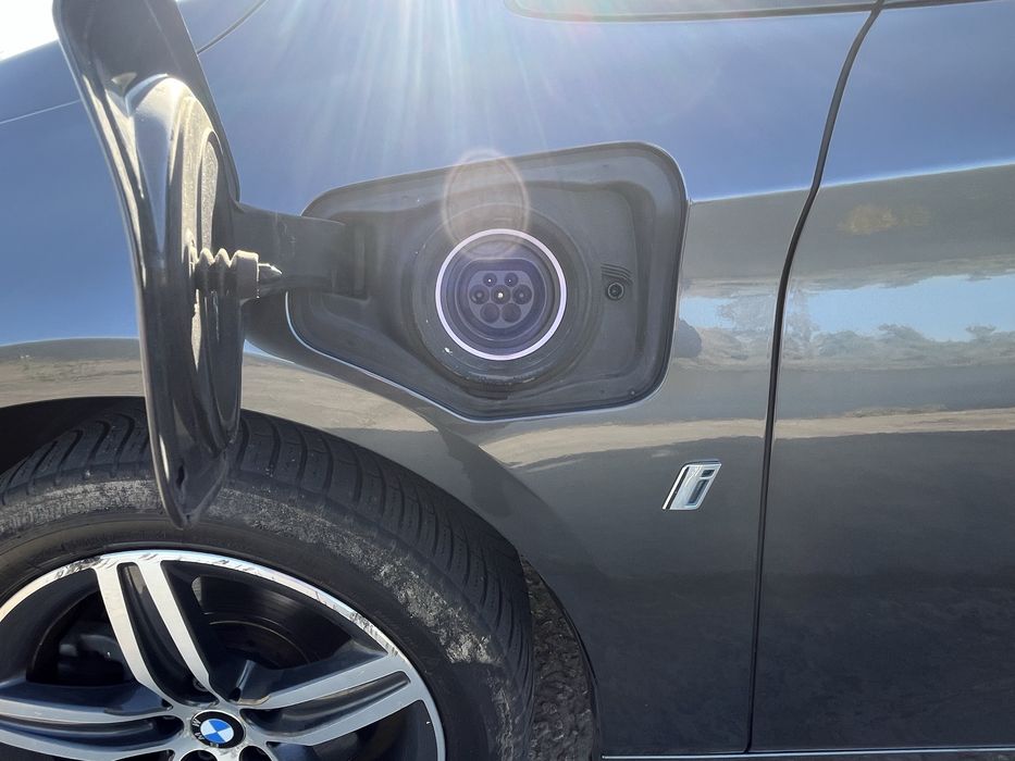 BMW 225xe гібрид та електро