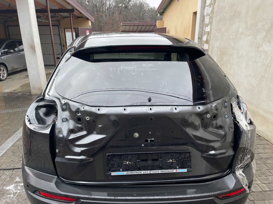 Кришка багажника Mazda MX30 MX-30