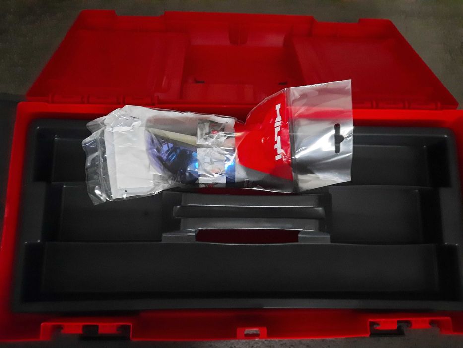 Zestaw skrzynka narzędziowa plus okulary Hilti