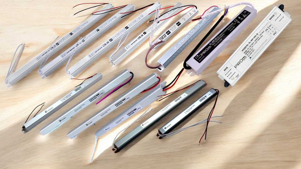 Тонкий блок живлення 12 В