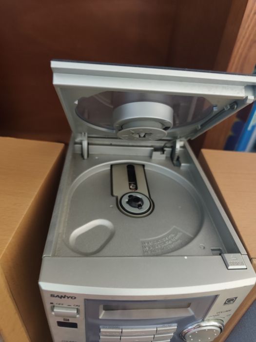 Aparelhagem com leitor de CD e cassetes