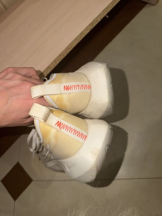 Кроссовки Nike женские