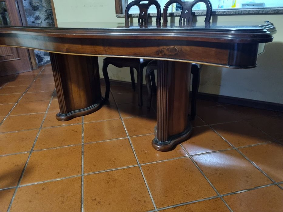 Mesa de jantar + 6 cadeiras + armário