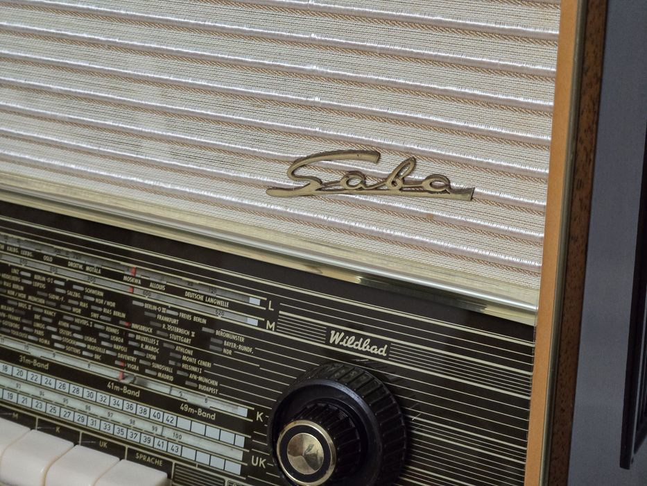 Rádio antigo reparado SABA