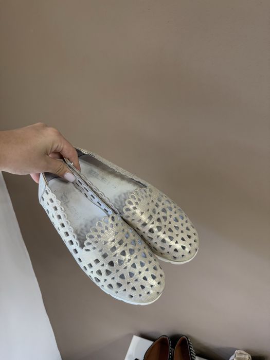 Взуття обувь туфлі балетки босоніжки лофери