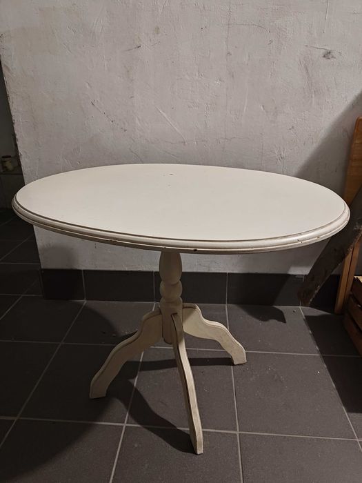 Stolik owalny drewniany biały 77x58 cm wysokość 61 cm