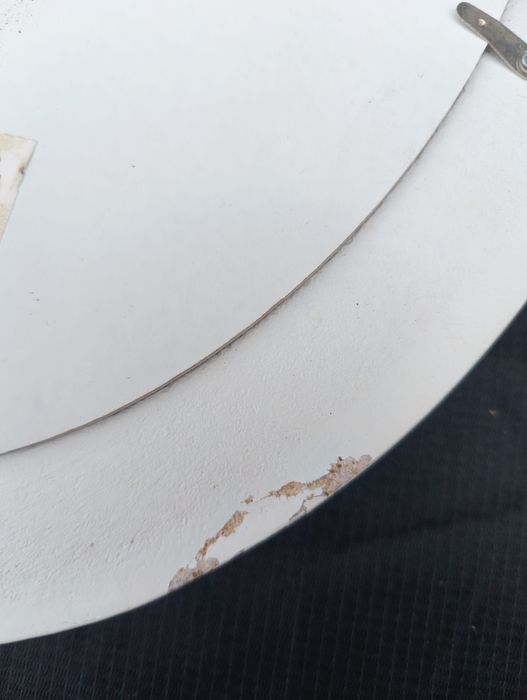 Białe stylowe lusterko