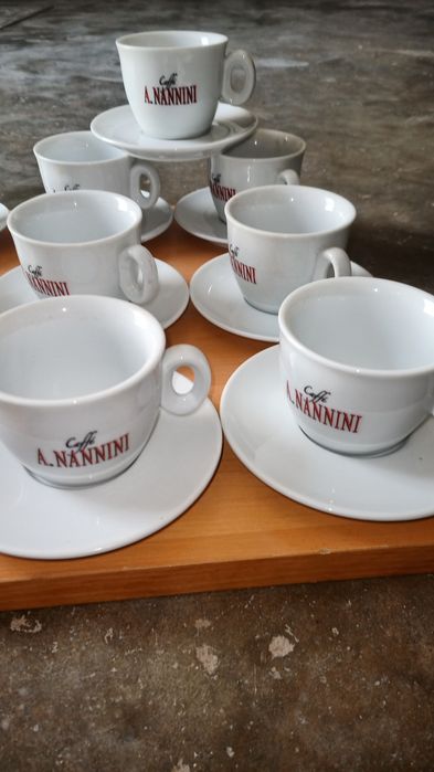 Chávenas  Meia de leite  Camelo e  Nannini.