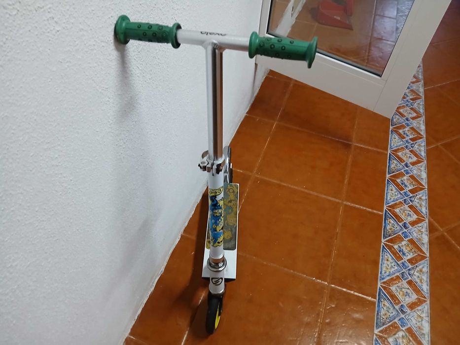 Trotinete de monstrinhos