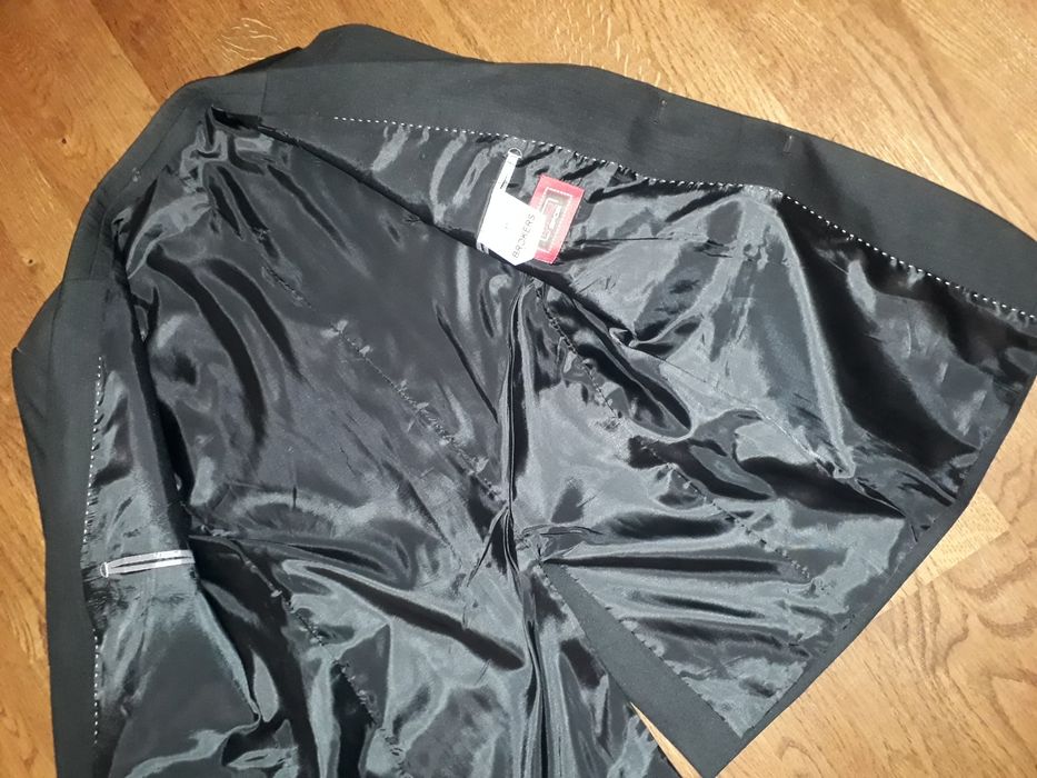 Черные школьные брюки и жилетка. Пиджак 48 размера