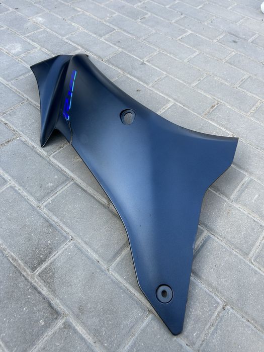 Owiewka bok boczek prawy Yamaha YZF R125 23r+