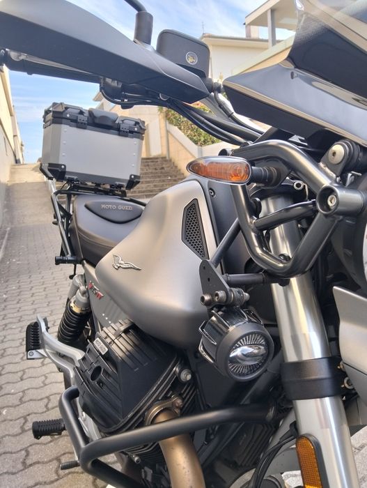 Moto Guzzi V85TT 2021