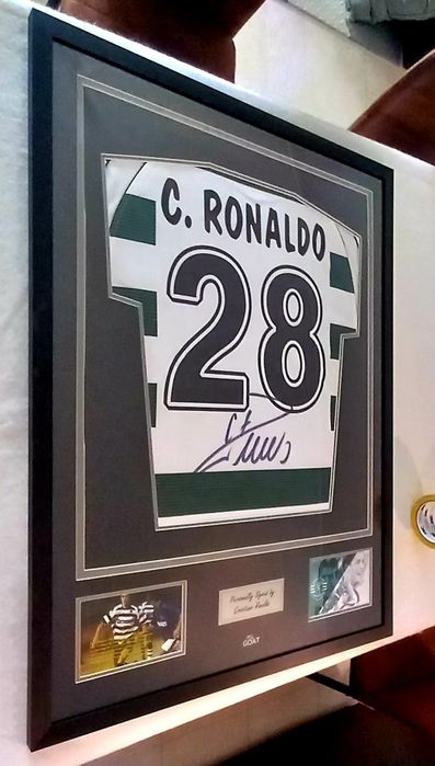Camisola emoldurada autografada CR7 Debut