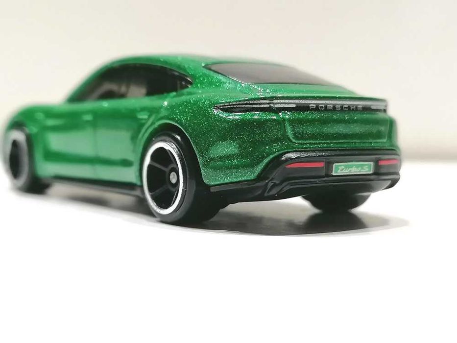 Hot Wheels Porsche Taycan Turbo S