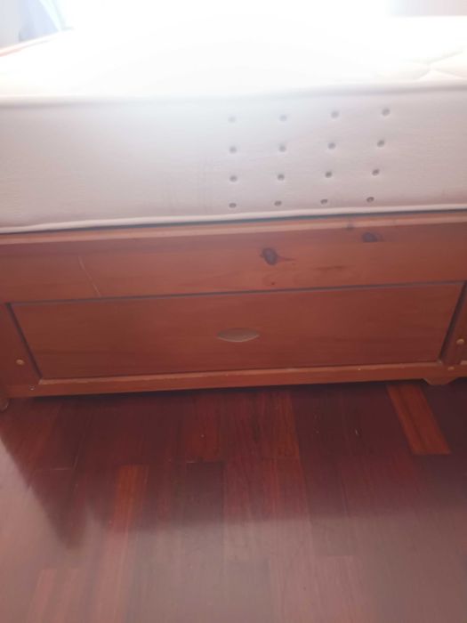 2 Camas de solteiro com estrado e colchão