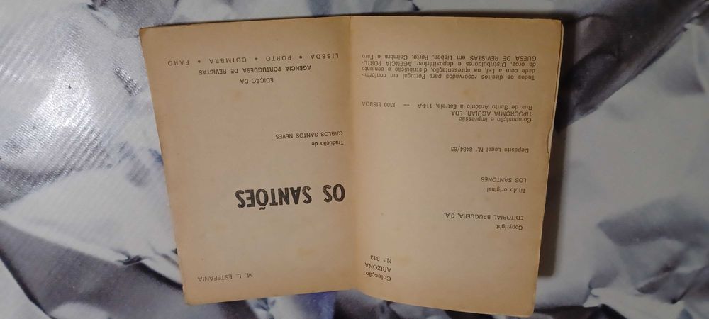 Livro _Os Santões_ de M. L. Estefanía