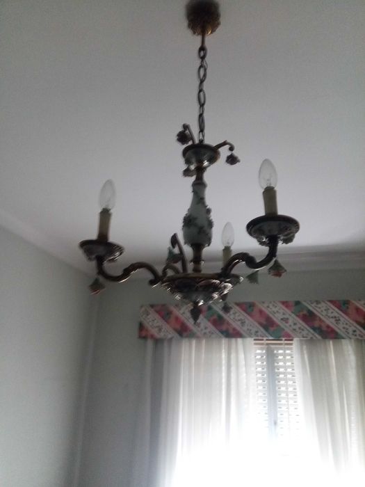 Moveis de quarto em madeira maciça, candeeiros etc..