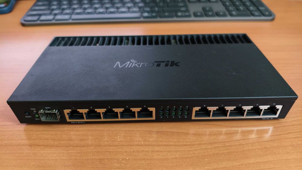 Mikrotik RB4011 + RM