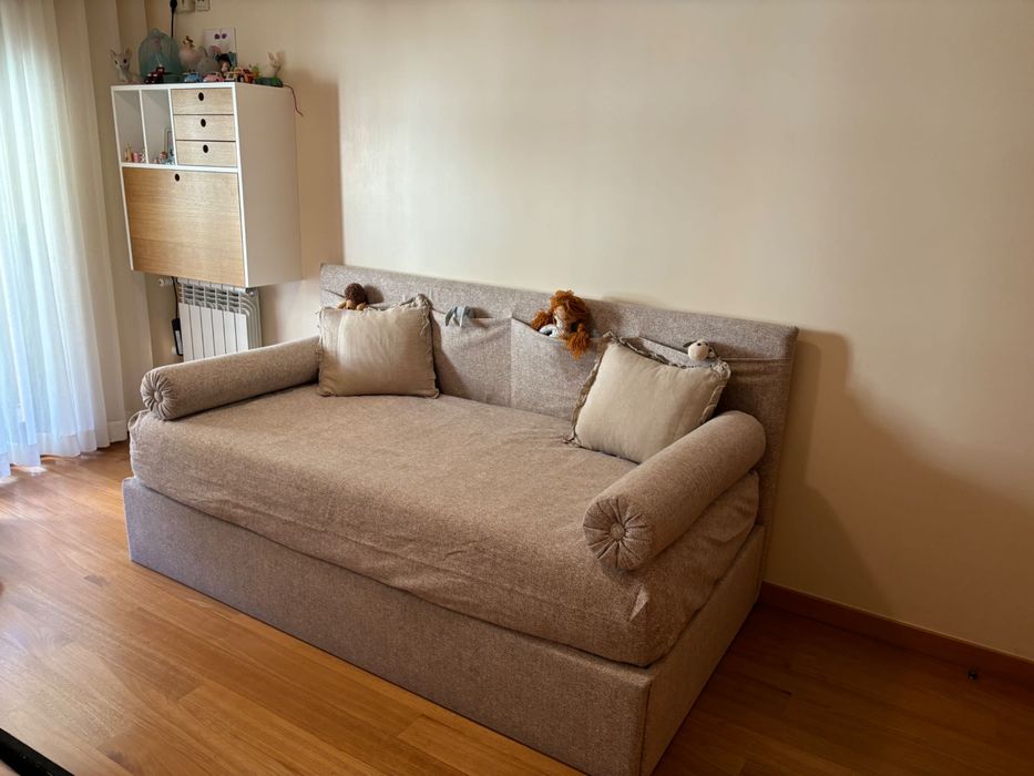 Cama dupla 2x90x190 em tecido lavável com efeito sofá