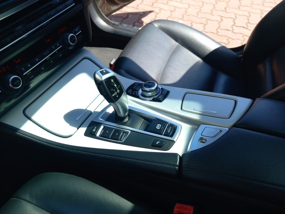 Carrinha BMW serie 5 518D Auto Touring 2015