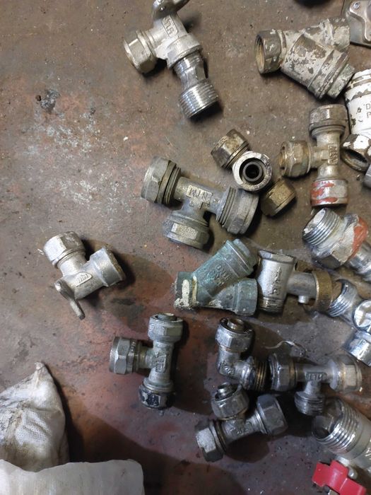 продам фитинг водопроводный