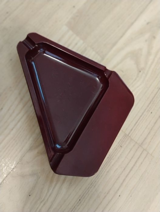 Popielniczka trójkątna z bakelitu retro PRL