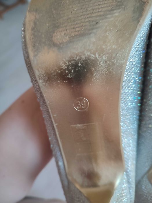Piękne buty z cyrkoniami