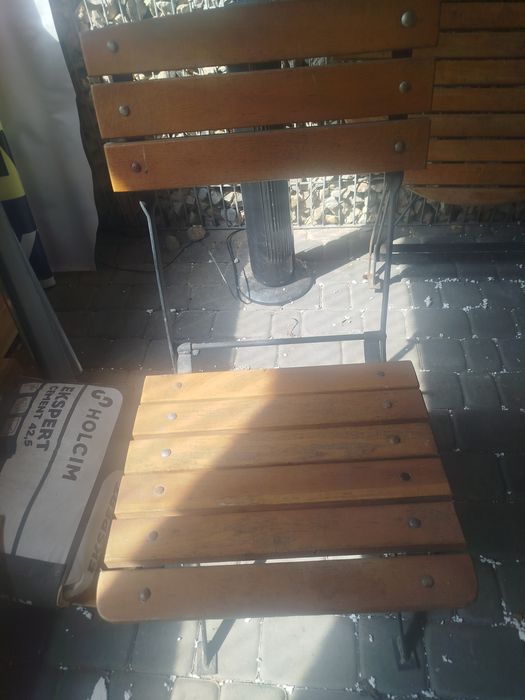 Stolik plus jedno krzeslo