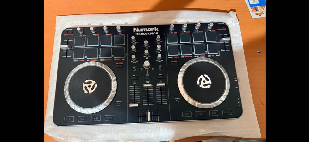Numark MixTrack Pro II Mesa Dj