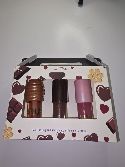Kit Gloss & Lip Oil – Mel, Chocolate e Coração Franciny Ehlke