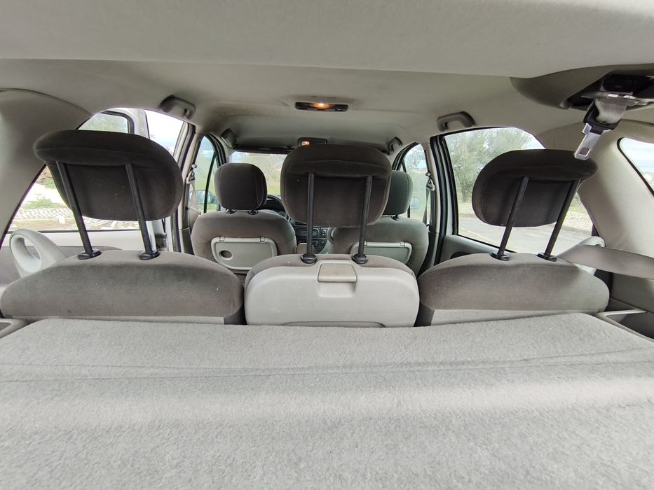 Vende -se Renault Megane Scenic Fase II Conquest