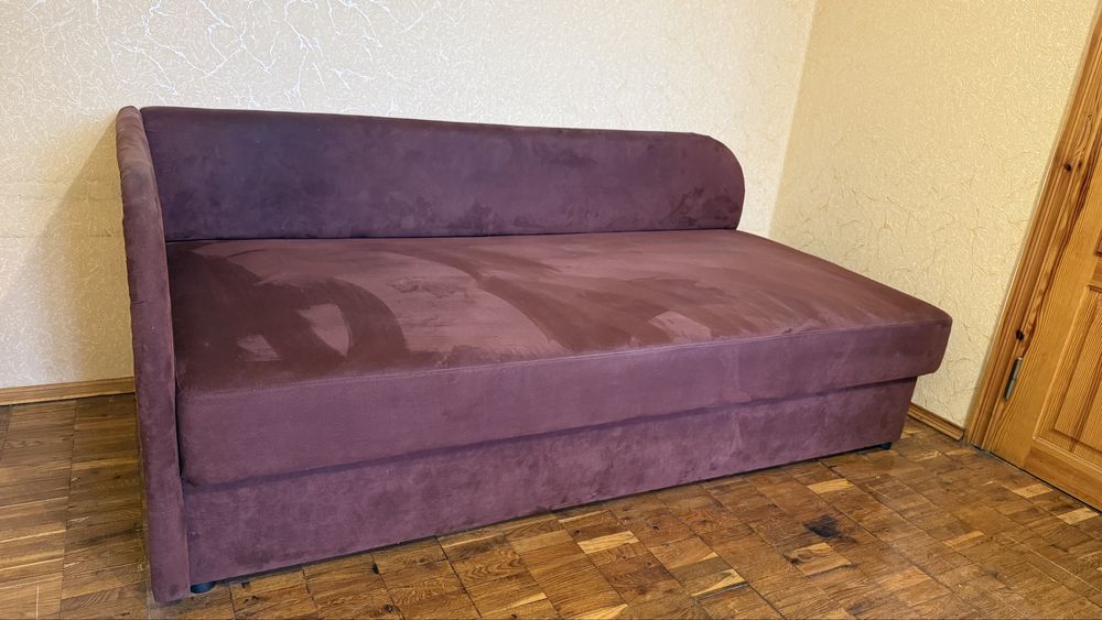 Диван бордовий в гарному стані