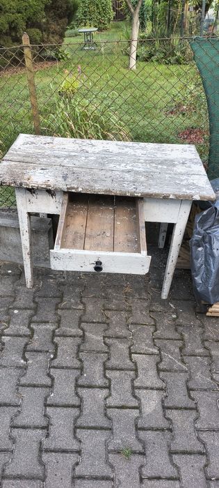 Stary stół z litego drewna