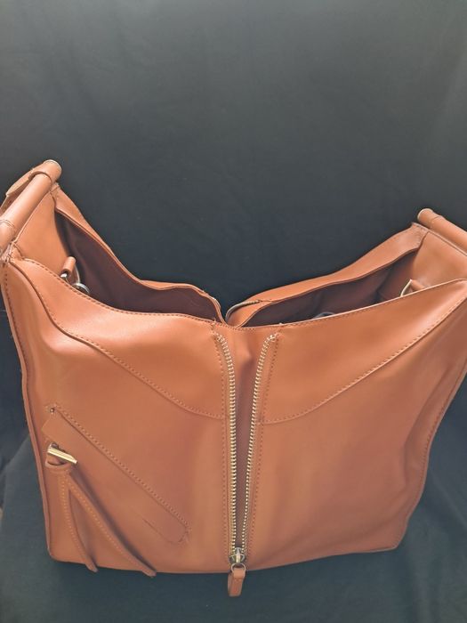 Чудова містка сумка