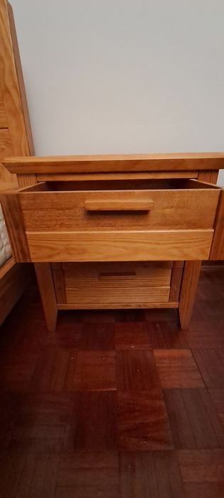 Cama de quarto casal em pinho macico