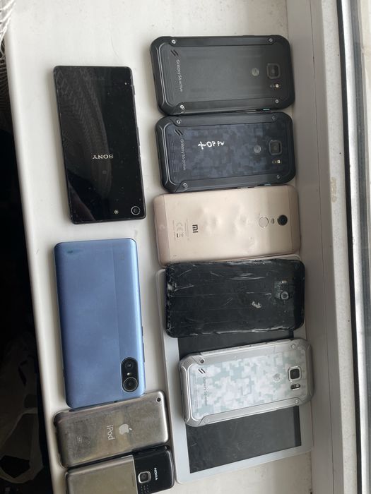 Продам старые телефоны , лот телефонов ,Xiaomi samsung sony zte htc