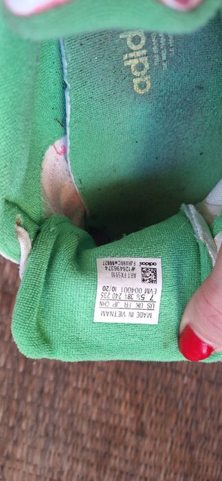 Tenis marca adidas