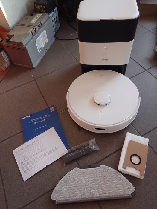 Robot odkurzająco-mopujący Inteligentny AIRROBO do 60 dni ze stacją