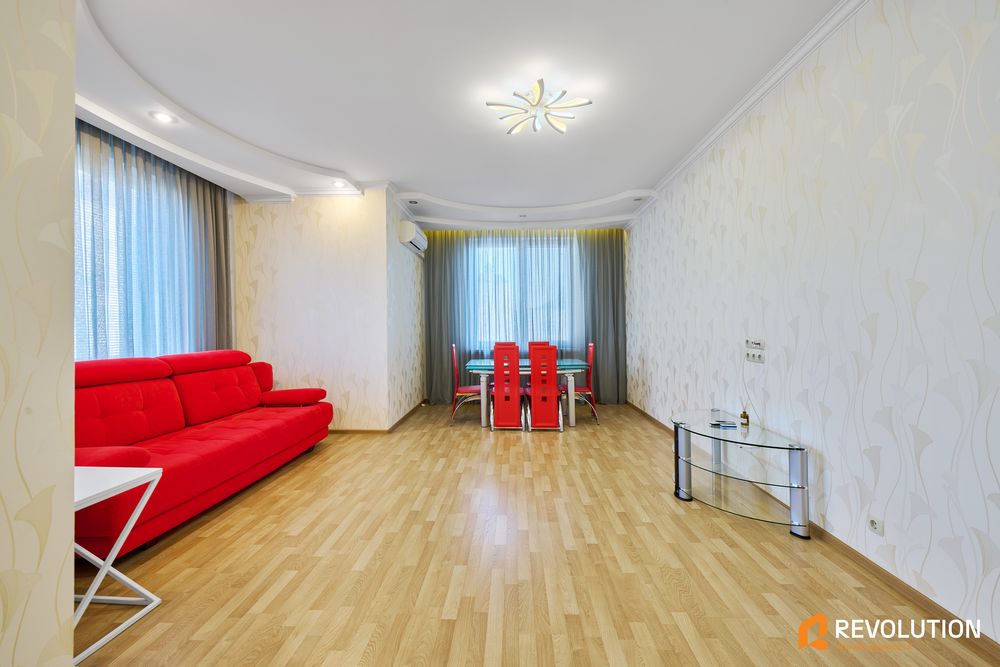 Без%, 3 кімн квартира вул. Дмитрівська 82, центр , метро, Лукʼянівська