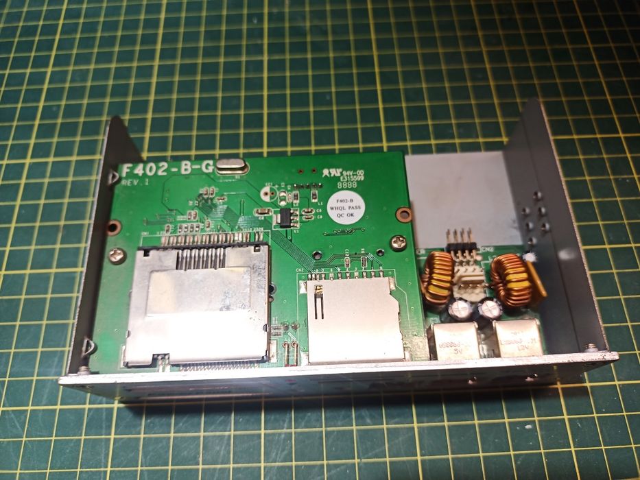 Aero panel do PC wyjścia dysku SATA, karty pamięci i  USB aluminium.