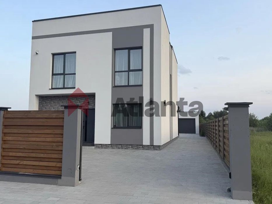 Продається сучасний житловий будинок в с. Бірки.