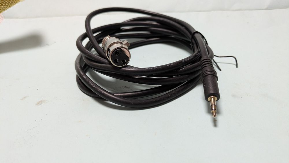 Microfone com suporte