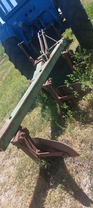 Плуг тракторний.