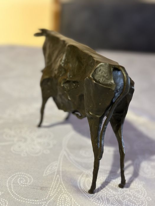 Бронзовий оригінальний бичок