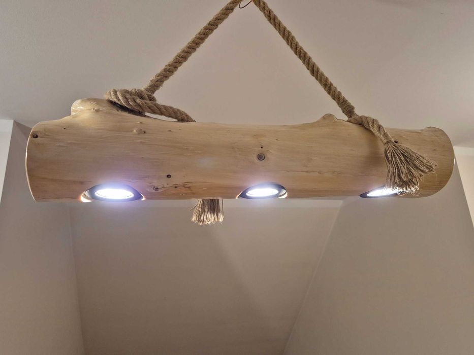 Lampa wisząca z pnia tui