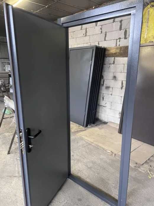 Металеві двері для гаража купити