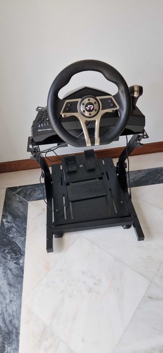 Volante PS4 e cockpit, em conjunto ou separado