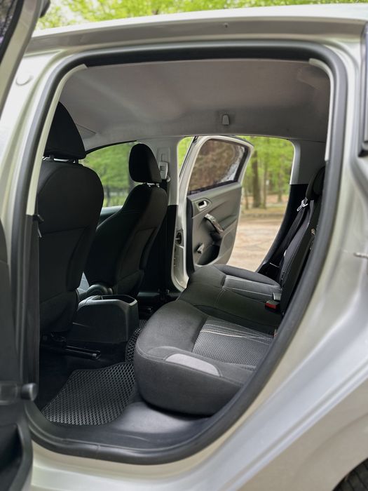 Продам авто / машину Peugeot , пежо 208 2014 рік